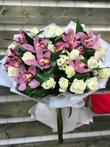 Букет цветов из: Розы и Хризантемы в Олонце