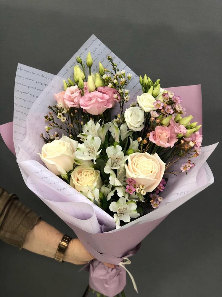 Букет цветов из: Альстромерии, Розы и Лизиантусы в Олонце