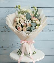 Букет цветов из:  Розы и Лизиантусы в Олонце