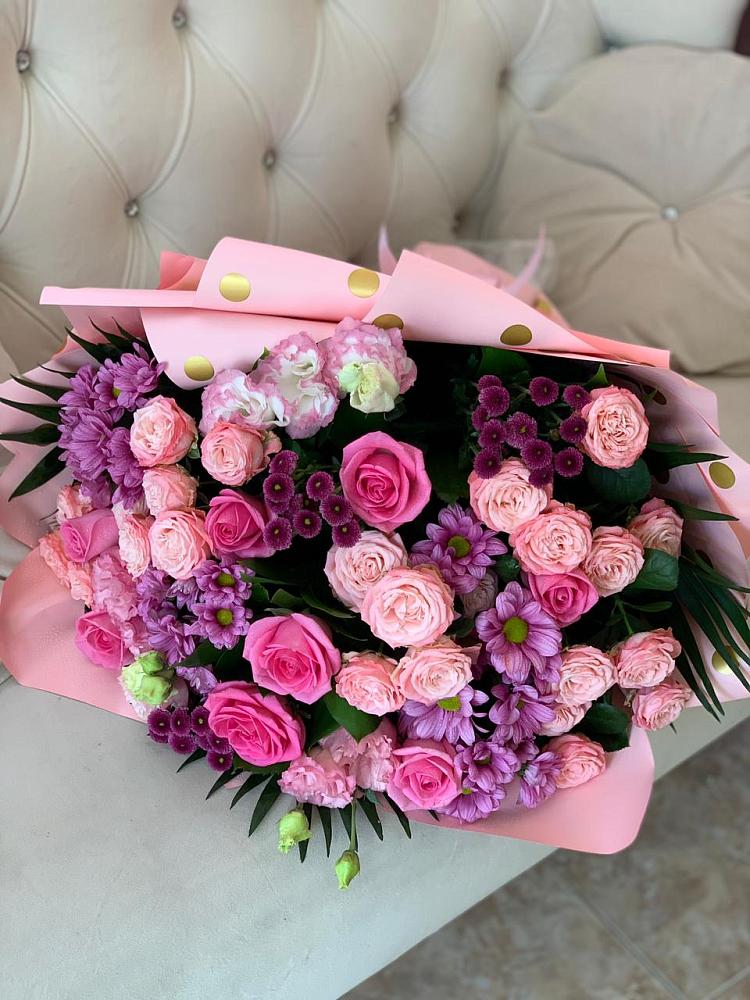 Букет цветов из: Хризантемы, Розы и Лизиантусы в Олонце