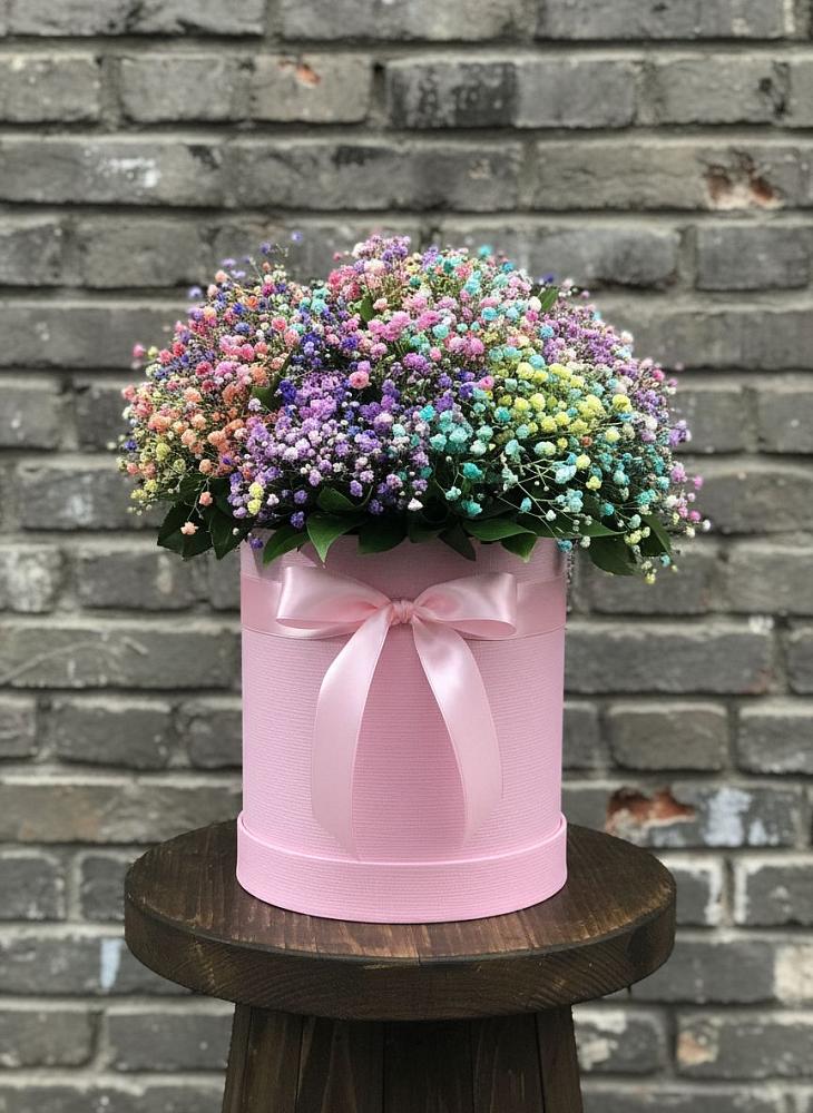 Цветочная композиция из Гипсофила и Розы в шляпной коробке в Олонце