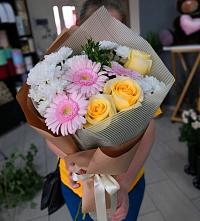 Букет цветов из:  Герберы, Розы и Хризантемы в Олонце