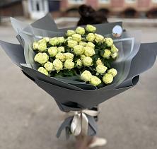Букет Белые кустовые розы Солинеро в Олонце
