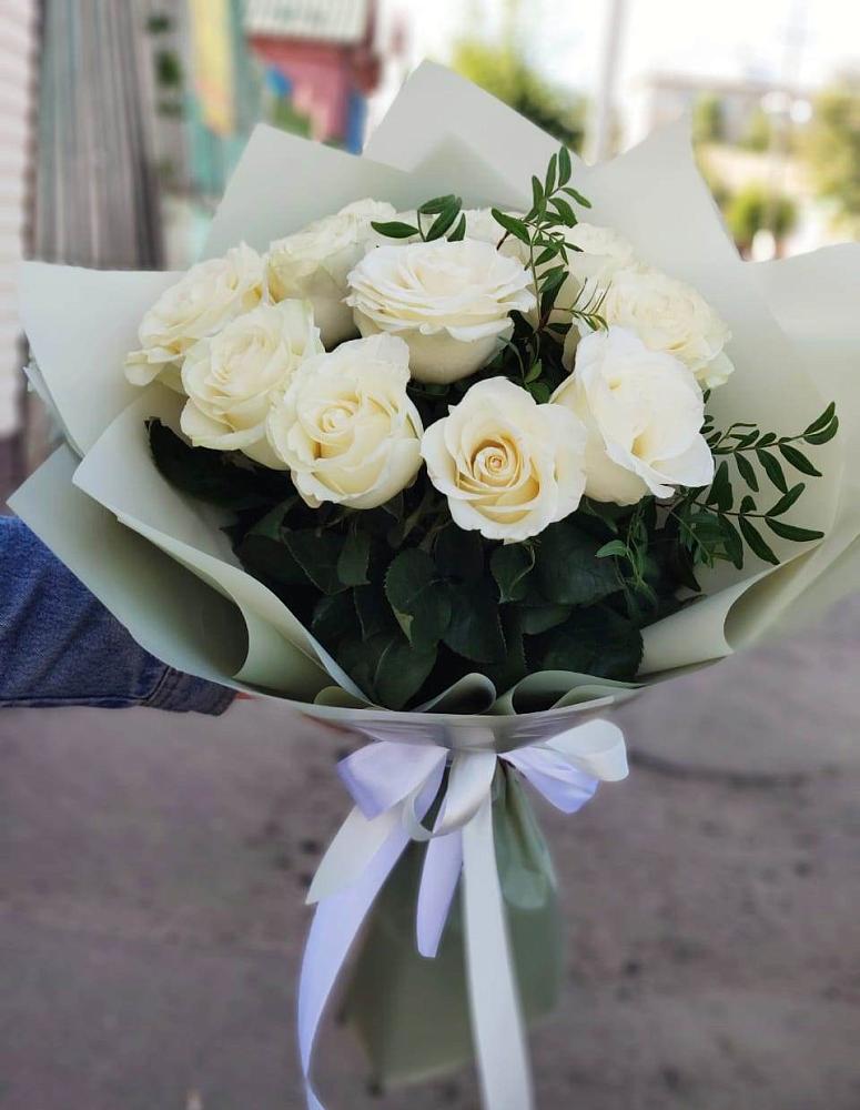 Букет Белые розы Проуд в Олонце