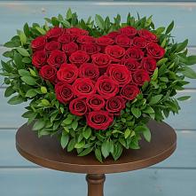 Цветочная композиция из Розы в виде сердца в Олонце