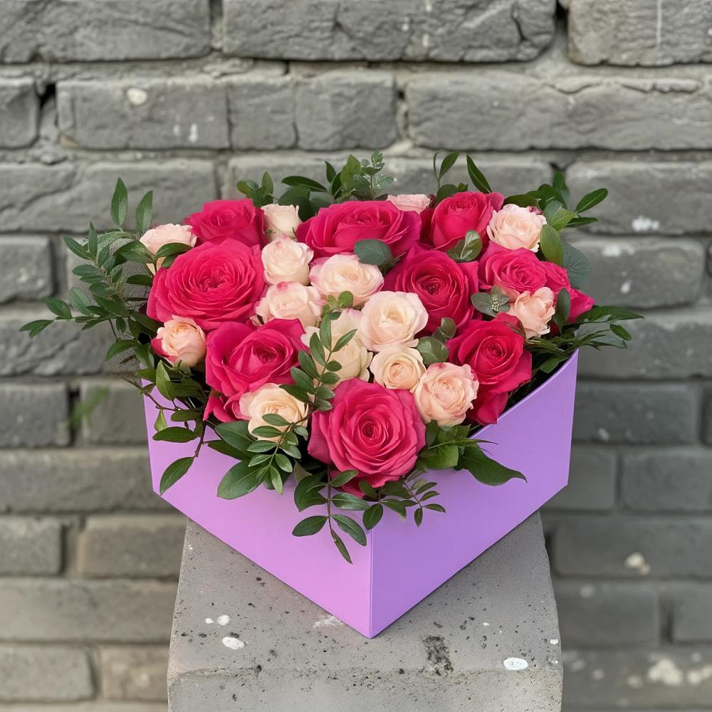 Цветочная композиция из Розы в коробке в Олонце