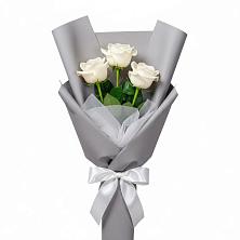 Букет 3 белые розы в Олонце