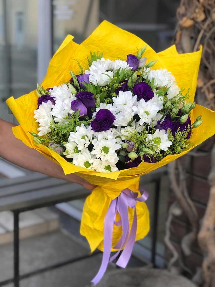 Букет цветов из: Ирисы, Хризантемы и Ромашки в Олонце