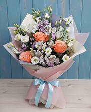 Букет цветов из:  Лизиантусы, Розы, Альстромерии и Гипсофила в Олонце