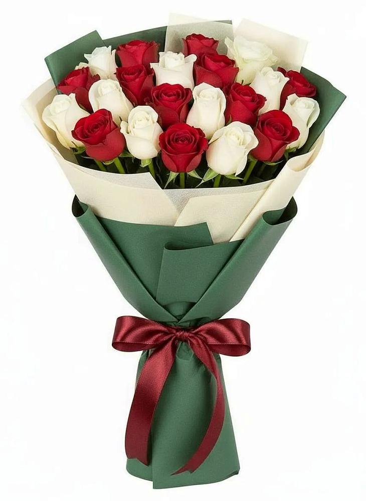 Букет Микс из красных и белых роз в Олонце
