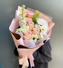 Букет цветов из:  Хризантемы и Розы в Олонце