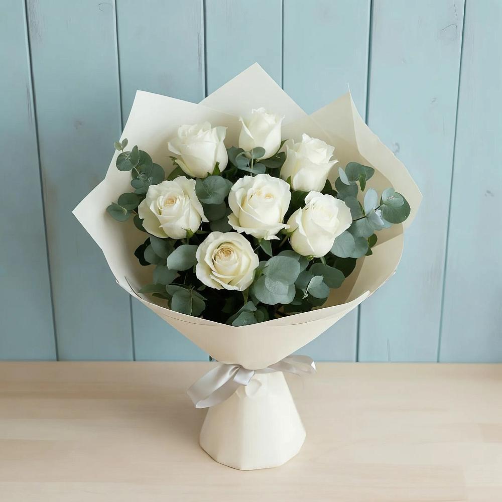 Букет Белые розы в Эвкалипте в Олонце