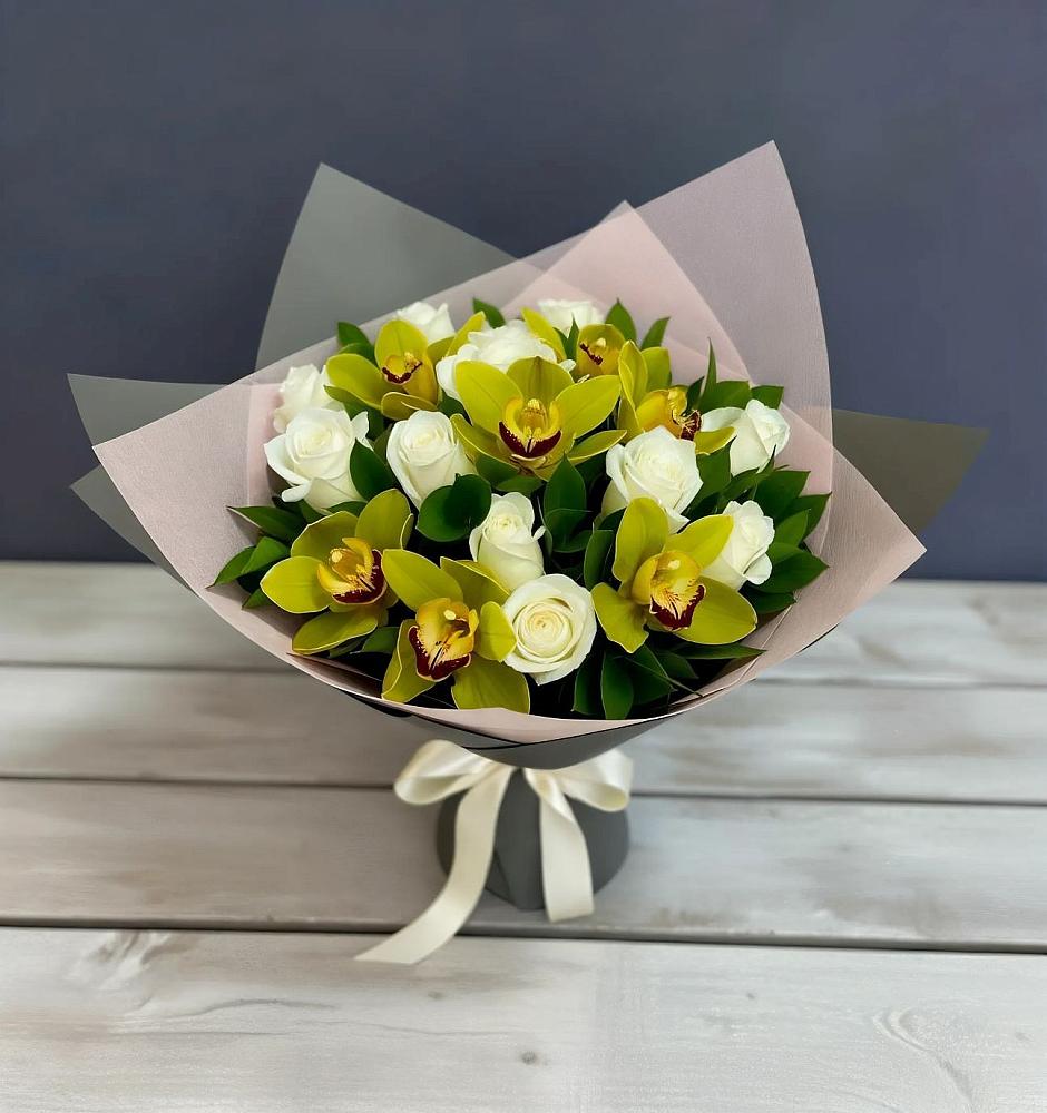 Букет цветов из: Орхидеи и Розы в Олонце