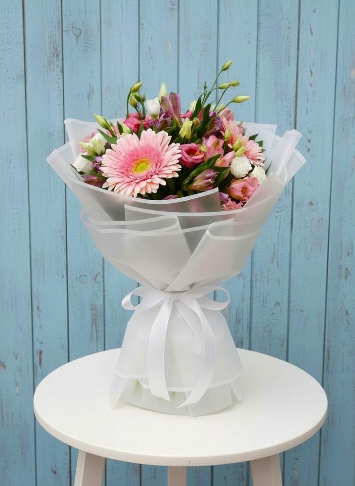 Букет цветов из: Герберы, Альстромерии и Лизиантусы в Олонце