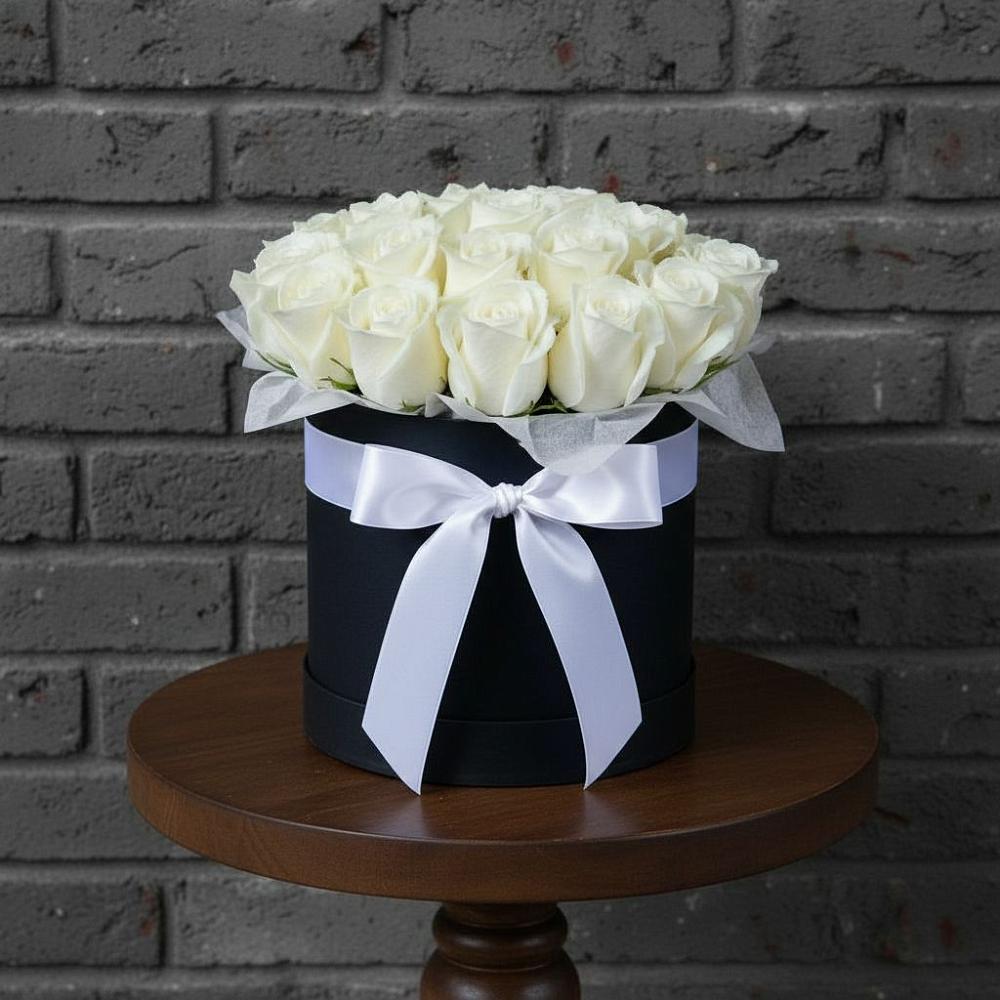 Цветочная композиция из Розы в шляпной коробке в Олонце