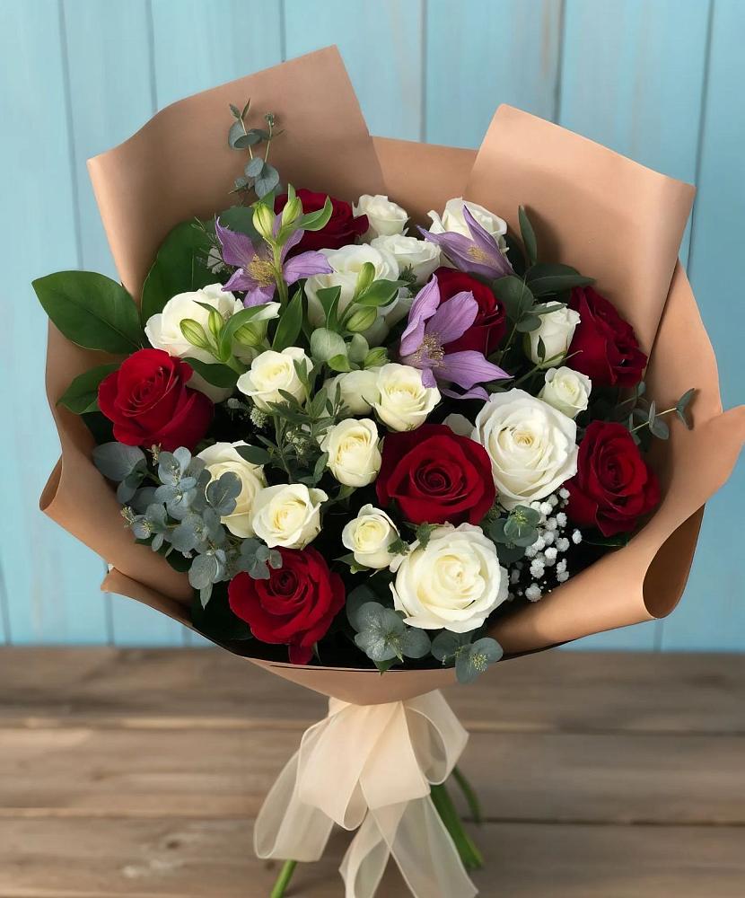 Букет цветов из: Розы и Альстромерии в Олонце
