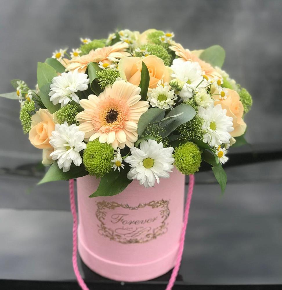 Цветочная композиция из Розы, Герберы и Хризантемы в шляпной коробке в Олонце