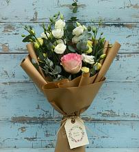 Букет цветов из:  Розы и Лизиантусы в Олонце