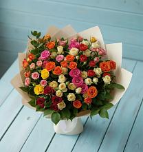 Букет Микс из разноцветных кустовых роз в Олонце